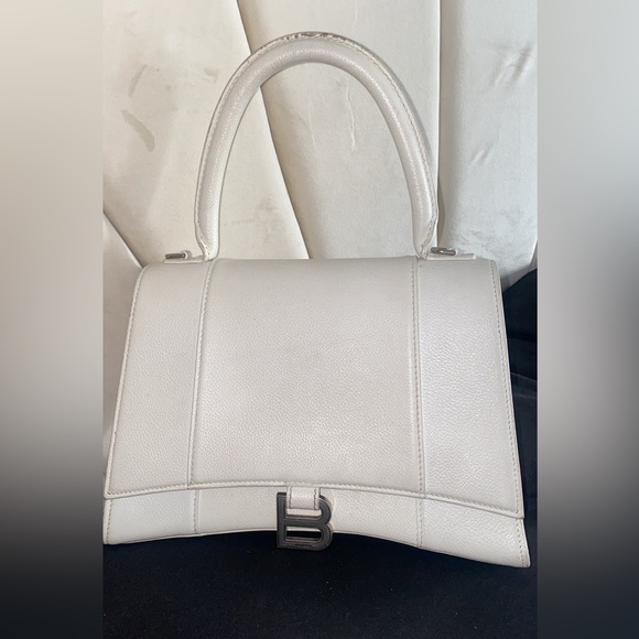 Authentic Balenciaga bag worn multiple times but still in ok condition - Picture 2 of 8
